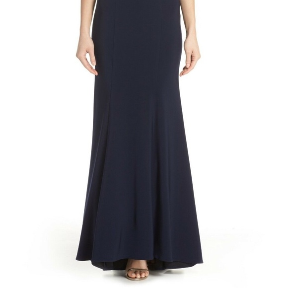 NWT‎ Xscape Deep V-Neck Trumpet Gown in Navy Blue [ SZ 12 ] - Picture 7 of 8